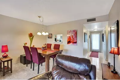 10467  Sunrise Lakes Blvd, Unit #210, Sunrise, FL 33322 - Photo 18