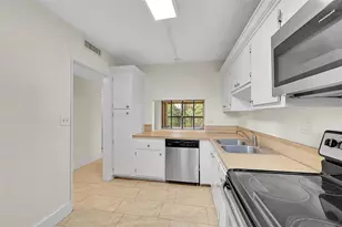 8415 Forest Hills Dr, Coral Springs, FL 33065 - Photo 4