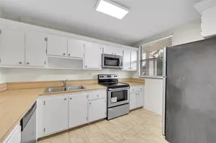 8415 Forest Hills Dr, Coral Springs, FL 33065 - Photo 6