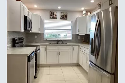 9481  Sunrise Lakes Blvd, Unit #303, Sunrise, FL 33322 - Photo 2