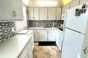 13 Lyndhurst A, Deerfield Beach, FL 33442 - Photo 8