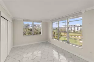 3900 Oaks Clubhouse Dr, Pompano Beach, FL 33069 - Photo 10
