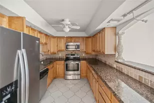 3900 Oaks Clubhouse Dr, Pompano Beach, FL 33069 - Photo 2