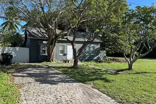 823 NE 14th Pl, Fort Lauderdale, FL 33304 - Photo 2