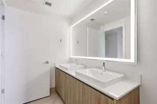 2960 NE 207th St, Miami, FL 33180 - Photo 24