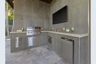 2213 NE 37th Dr, Fort Lauderdale, FL 33308 - Photo 18