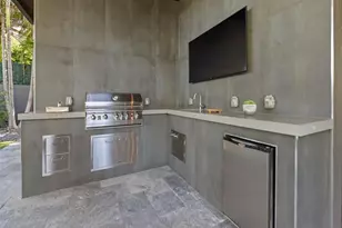 2213 NE 37th Dr, Fort Lauderdale, FL 33308 - Photo 18