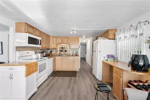 8631 SW 20th St, Davie, FL 33324 - Photo 6