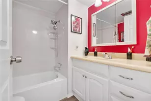 8631 SW 20th St, Davie, FL 33324 - Photo 10