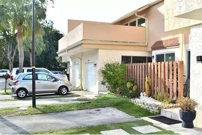 8237 NW 8th Ct, Unit #4, Plantation, FL 33324 - Photo 1