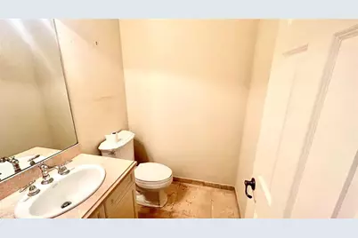 2720 NE 9th Ave, Wilton Manors, FL 33334 - Photo 14