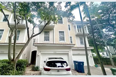 2720 NE 9th Ave, Wilton Manors, FL 33334 - Photo 2