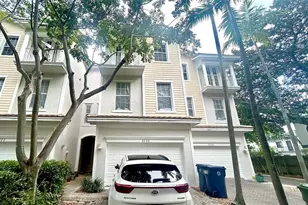 2720 NE 9th Ave, Wilton Manors, FL 33334 - Photo 2