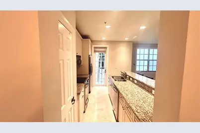 2720 NE 9th Ave, Wilton Manors, FL 33334 - Photo 4