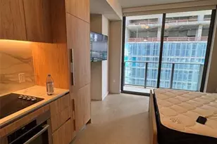 11 NE 6th St, Miami, FL 33132 - Photo 8