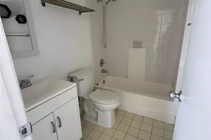 660 W Park Dr, Miami, FL 33172 - Photo 14