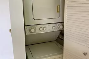 660 W Park Dr, Miami, FL 33172 - Photo 8