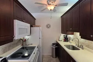 1030 SW 11th St, Hallandale Beach, FL 33009 - Photo 10