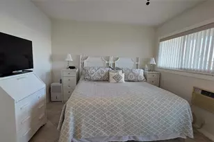 1030 SW 11th St, Hallandale Beach, FL 33009 - Photo 24