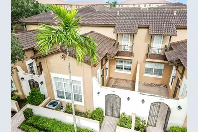 1061 SW 147th Ter, Pembroke Pines, FL 33027 - Photo 2