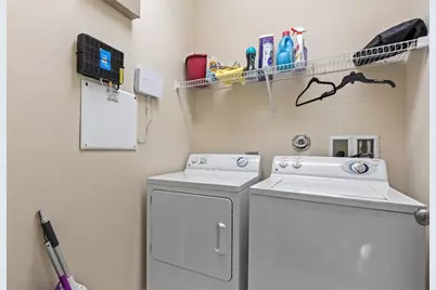 4025  Cascada Cir, Hollywood, FL 33024 - Photo 18