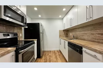 300 SW 134th Wy, Unit #304E, Pembroke Pines, FL 33027 - Photo 8