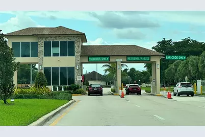 300 SW 134th Wy, Unit #304E, Pembroke Pines, FL 33027 - Photo 26