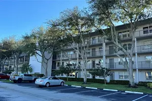 300 SW 134th Way, Pembroke Pines, FL 33027 - Photo 2