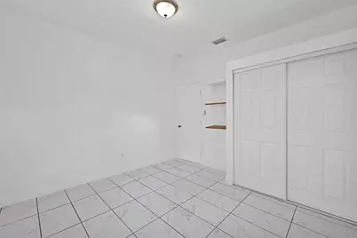 1114 NW 39th St, Miami, FL 33127 - Photo 8