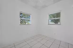 1114 NW 39th St, Miami, FL 33127 - Photo 10