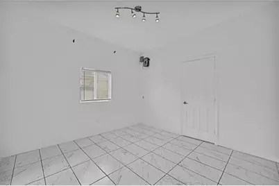 1114 NW 39th St, Miami, FL 33127 - Photo 14