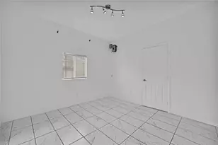 1114 NW 39th St, Miami, FL 33127 - Photo 14