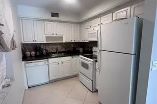 164 Burgundy D Unit, Delray Beach, FL 33484 - Photo 2