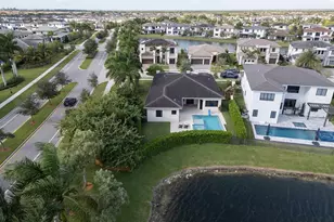 10660 S Lago Vista Cir, Parkland, FL 33076 - Photo 2