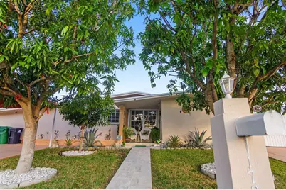 17211 SW 119th Ct, Miami, FL 33177 - Photo 2