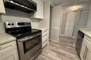 9777 Westview Dr, Coral Springs, FL 33076 - Photo 4