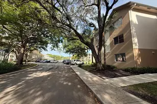 9777 Westview Dr, Coral Springs, FL 33076 - Photo 32