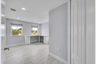 150  Jacaranda Country Club Dr, Unit #200, Plantation, FL 33324 - Photo 32