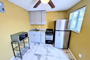 2534 NW 73rd Ave, Sunrise, FL 33313 - Photo 2