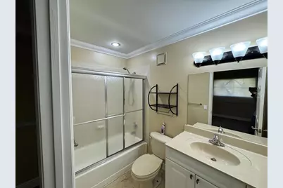 223 E Palm Cir E, Unit #223, Pembroke Pines, FL 33025 - Photo 16