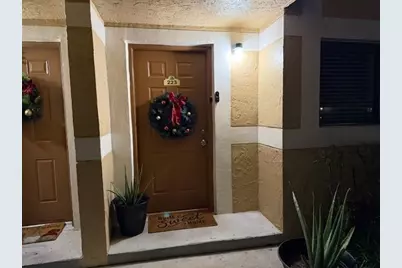 223 E Palm Cir E, Unit #223, Pembroke Pines, FL 33025 - Photo 2