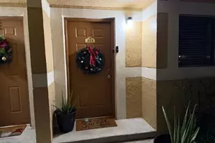 223 E Palm Cir E Unit, Pembroke Pines, FL 33025 - Photo 2