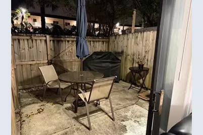 223 E Palm Cir E, Unit #223, Pembroke Pines, FL 33025 - Photo 12