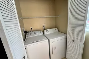 223 E Palm Cir E Unit, Pembroke Pines, FL 33025 - Photo 8