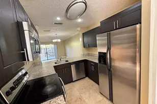 223 E Palm Cir E Unit, Pembroke Pines, FL 33025 - Photo 6