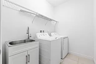 8870 NW 37th Dr, Coral Springs, FL 33065 - Photo 18