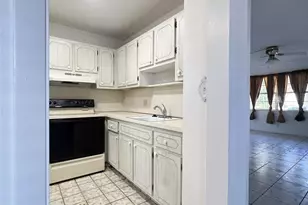 1281 NW 43rd Ave, Lauderhill, FL 33313 - Photo 2