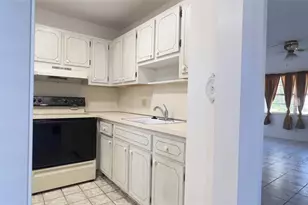 1281 NW 43rd Ave, Lauderhill, FL 33313 - Photo 10