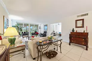 3970 Oaks Clubhouse Dr, Pompano Beach, FL 33069 - Photo 8