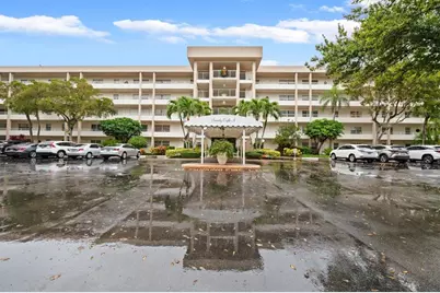 3970  Oaks Clubhouse Dr, Unit #203, Pompano Beach, FL 33069 - Photo 4